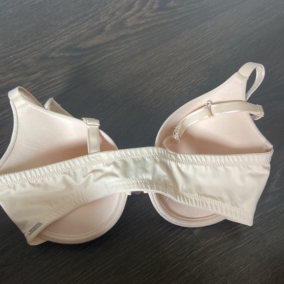 La Vie En Rose Front Clasp Nude Bra - Picture 2 of 3